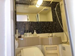 Koupelna v ubytování HOTEL LiVEMAX BUDGET Shinosaka