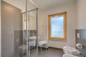 Et badeværelse på Alpinbike and Ski Lodge Apartments - Happy Rentals