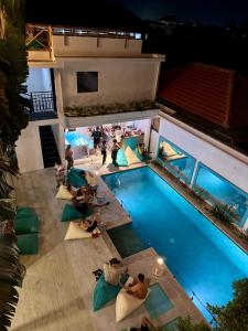 Bazén v ubytování Canggu Central Hostel nebo v jeho okolí