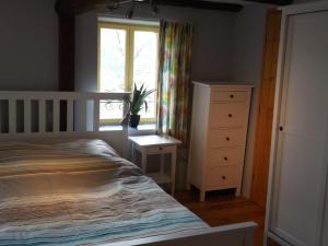 מיטה או מיטות בחדר ב-Bergeveaux