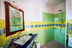 Bilik mandi di Penta Apartments