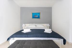 Postel nebo postele na pokoji v ubytování Apartments Sea Rabac