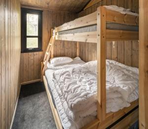a bedroom with two bunk beds in a cabin at Koselig fjellhytte i Trysil Ski & Turmuligheter in Trysil +35 photos