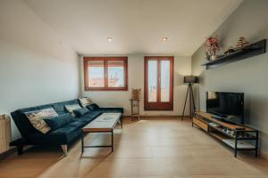 TV a/nebo společenská místnost v ubytování Apartamentos Stetic 2