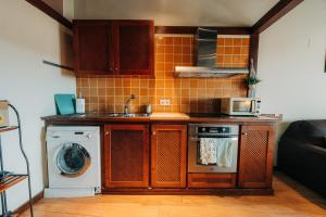 A kitchen or kitchenette at Apartamentos Stetic