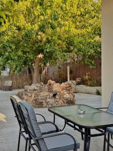 Κήπος έξω από το Perivoli Kamilari