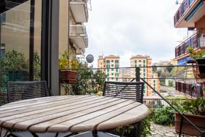 Balkoni atau teres di La Veranda