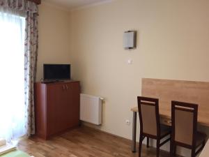 TV a/nebo společenská místnost v ubytování Mara Apartman