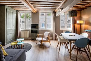 a living room with a table and chairs at Cosy loft - plein centre d'Honfleur in Honfleur
