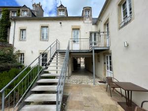 El edificio en el que está el departamento