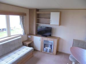 Televiisor ja/või meelelahutuskeskus majutusasutuses Kingfisher Ingoldmells Horizon KF 8 berth heated