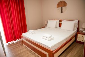 Postel nebo postele na pokoji v ubytování Aljur Hotel