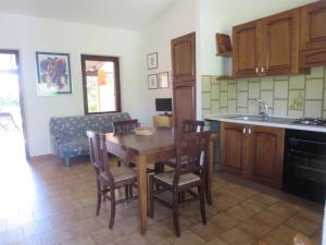 A kitchen or kitchenette at Villetta Sunrise 35