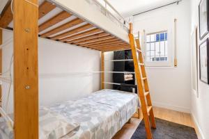 Posteľ alebo postele v izbe v ubytovaní Barcelona coast apartment - only 5 minutes to the beach