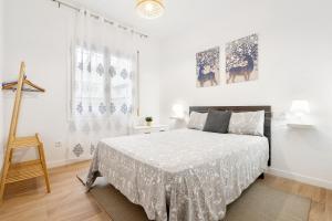 A bed or beds in a room at Barcelona coast apartment - only 5 minutes to the beach
