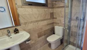 A bathroom at Vila de Oropesa Nº1053