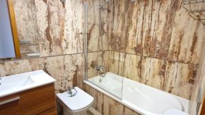 A bathroom at Vila de Oropesa Nº1053