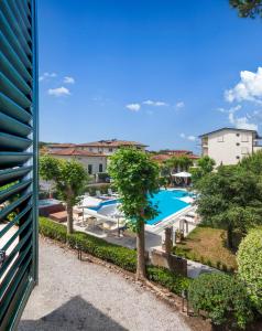Bazén v ubytování Hotel Apuana nebo v jeho okolí