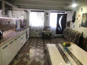 Kuchyň nebo kuchyňský kout v ubytování Pirosmani House