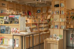 Biblioteca nell'ostello