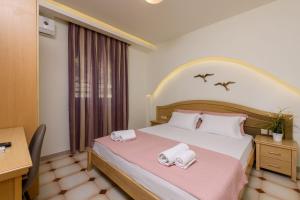 a hotel room with a bed with towels on it at Villa Roula in Koinyra
