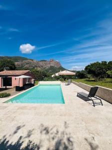 Bazén v ubytování Charmante Villa avec Piscine nebo v jeho okolí