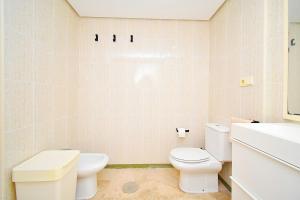 Koupelna v ubytování EXPOHOLIDAYS - Galeon PUERTO DEPORTIVO + 14 fotografií