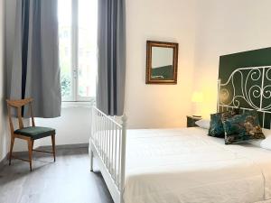 Giường trong phòng chung tại ComeCasa near Piazza Vittorio 2 Bedrooms