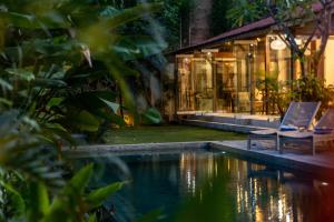 Κήπος έξω από το Villa Daya
