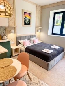 a bedroom with a bed and a table and chairs at Studio dla 2 osób Tatra-Dream in Zakopane