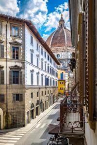 a view of a city street with buildings and a dome at Relais Panoramic Cathedral Florence in Florence