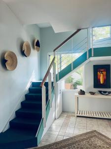 Μια τηλεόραση ή/και κέντρο ψυχαγωγίας στο Brightwater Lodge