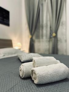 A bed or beds in a room at Casa Sant'Anna
