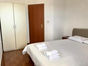 Postel nebo postele na pokoji v ubytování Vila Oaza Markovici