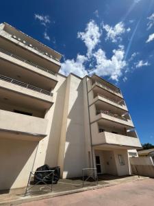 Το κτήριο όπου στεγάζεται  το διαμέρισμα