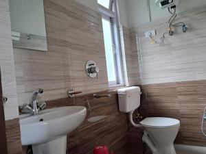 A bathroom at The Sherpa's Abode
