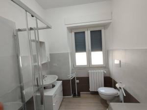 Koupelna v ubytování Bilocale per 2 - Quadrilocale per 6 - Appartamenti Sebastiani centralissimi
