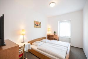 Letto o letti in una camera di Hotel u Budvaru