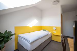 Letto o letti in una camera di Hotel u Budvaru