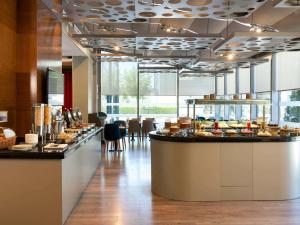 A restaurant or other place to eat at Novotel Kayseri