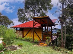 Zahrada ubytování BAUMHAUS Cabañas rusticas con jacuzzi privado