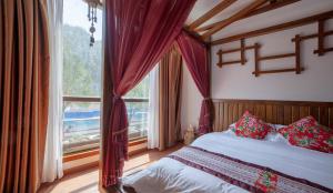 Postel nebo postele na pokoji v ubytování Zhangjiajie Memory Inn + 21 fotografií