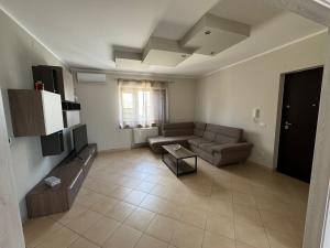 a living room with a couch and a tv at DENIA'S HOME in SantʼEufemia Lamezia
