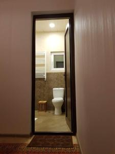 Afbeelding uit fotogalerij van Tkhibuli guest house in Tqibuli