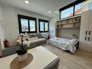 A bed or beds in a room at Apartamentos Montejurra