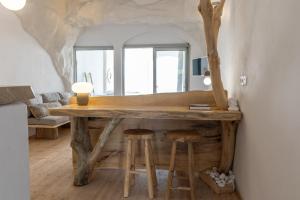 Predel za sedenje v nastanitvi Olympa Suites