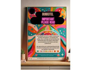 un póster para una recaudación de fondos para un alquiler de baile en Bunkotel Annexe, Mussoorie, en Mussoorie