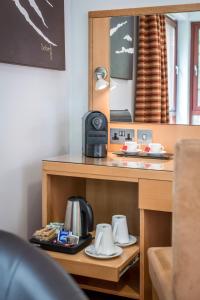 Kaffe- och tefaciliteter på High Range Lodge Hotel