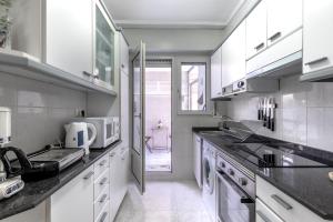 Kuchnia lub aneks kuchenny w obiekcie Etxebarria apartment by People Rentals