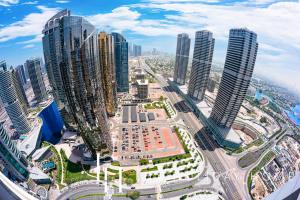 Vue générale sur Dubaï ou vue de la ville depuis l'appartement